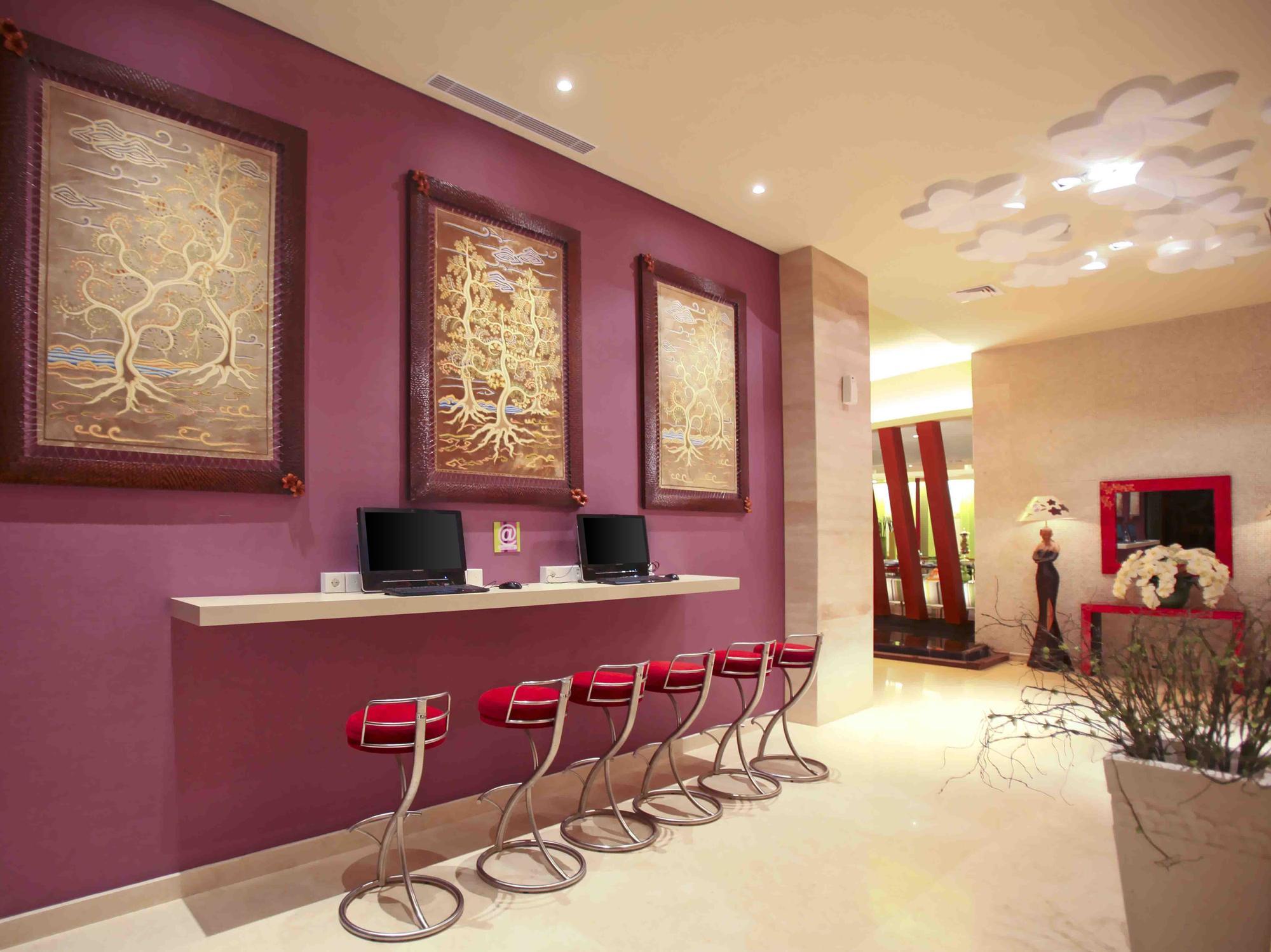 Отель Ibis Styles Bali Denpasar Экстерьер фото