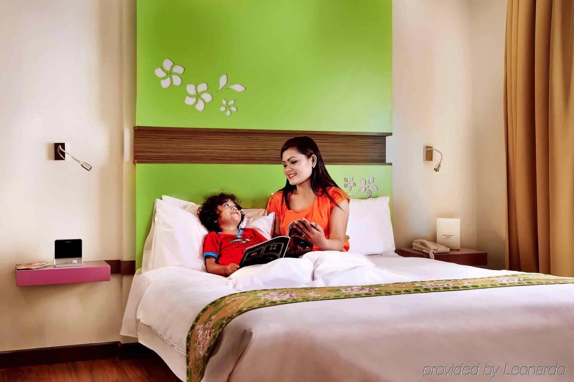 Отель Ibis Styles Bali Denpasar Экстерьер фото